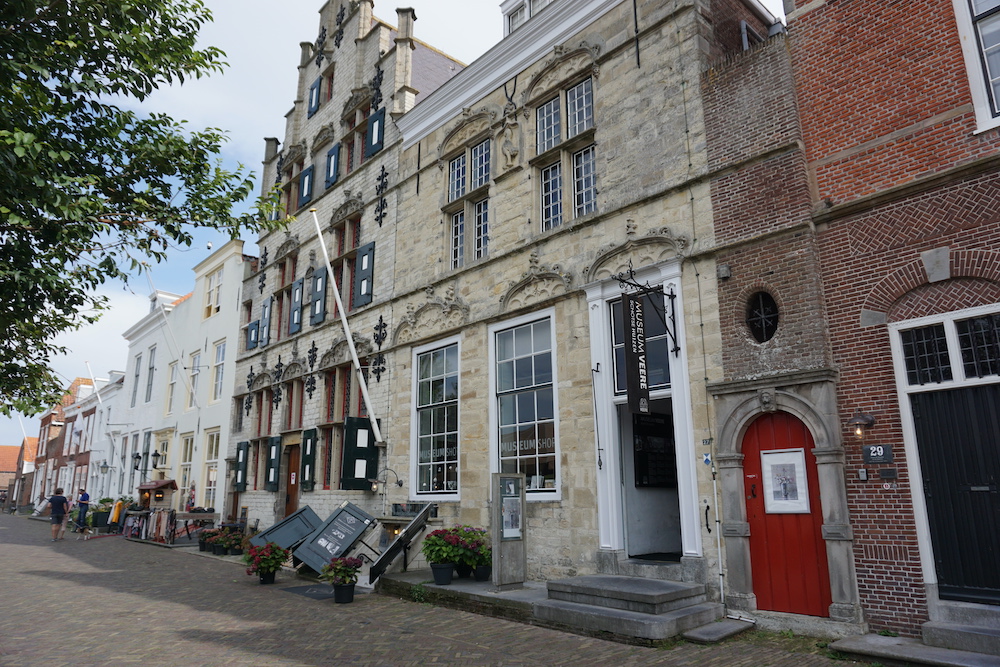 Bezoek het Museum Veere en ontdek de rijke geschiedenis en cultuur van dit historische stadje in Zeeland.