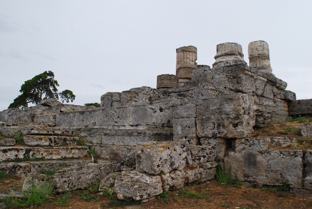Overblijfselen van het Amfitheater in Paestum, Italië