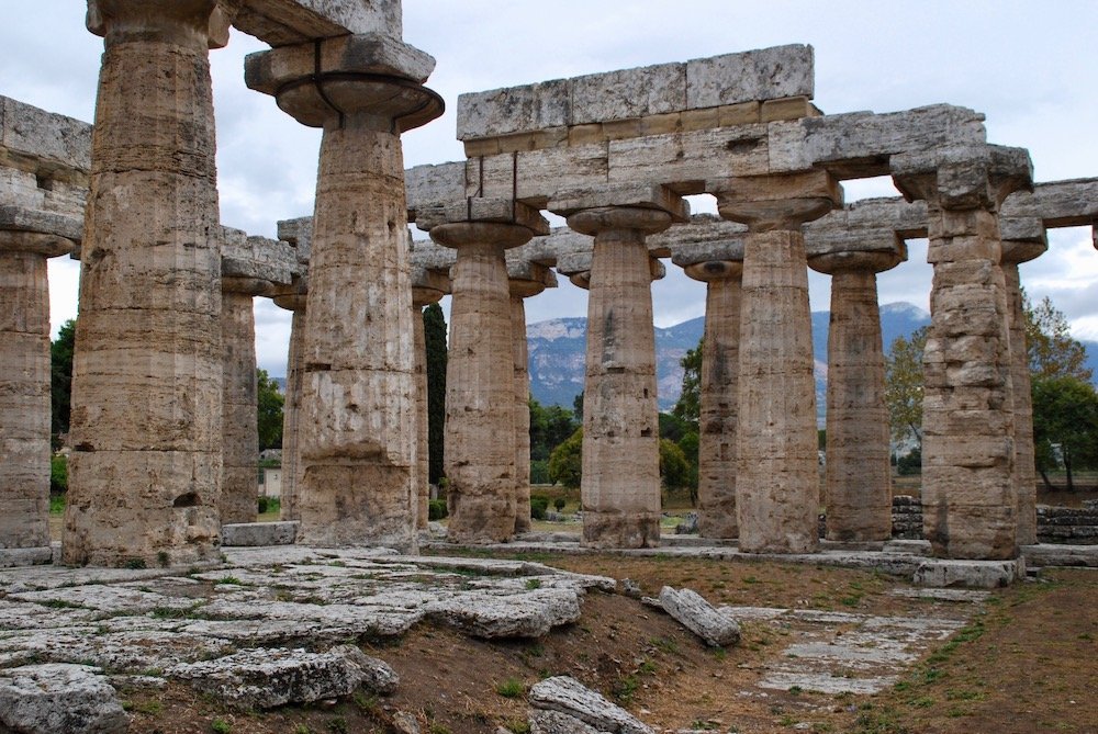 De tempel van Hera in Paestum, Italië een indrukwekkende Griekse tempel