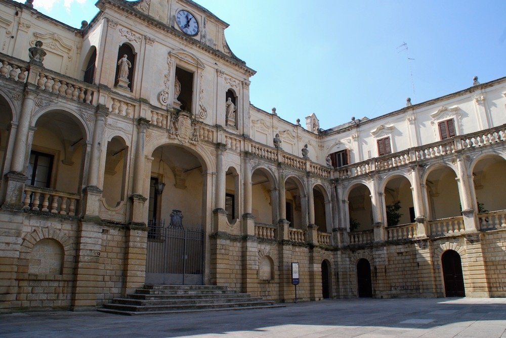Piazza del Duomo in Lecce met kathedraal en barokke façades, bezienswaardigheid Lecce