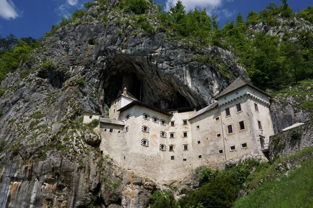 Slovenië bezienswaardigheden: Kasteel Predjama Postojna