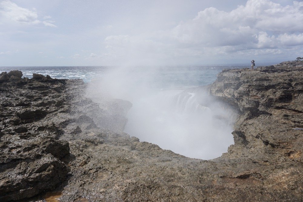 Devil's Tear Nusa Lembongan met hoge golven