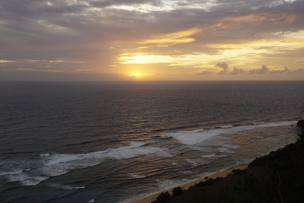 Zonsondergang bij Uluwatu op Bali