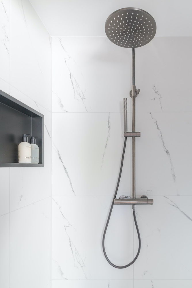 Douche Comfy Loft bij Bed and Breakfast De Oude Dorpsslagerij in Nuth