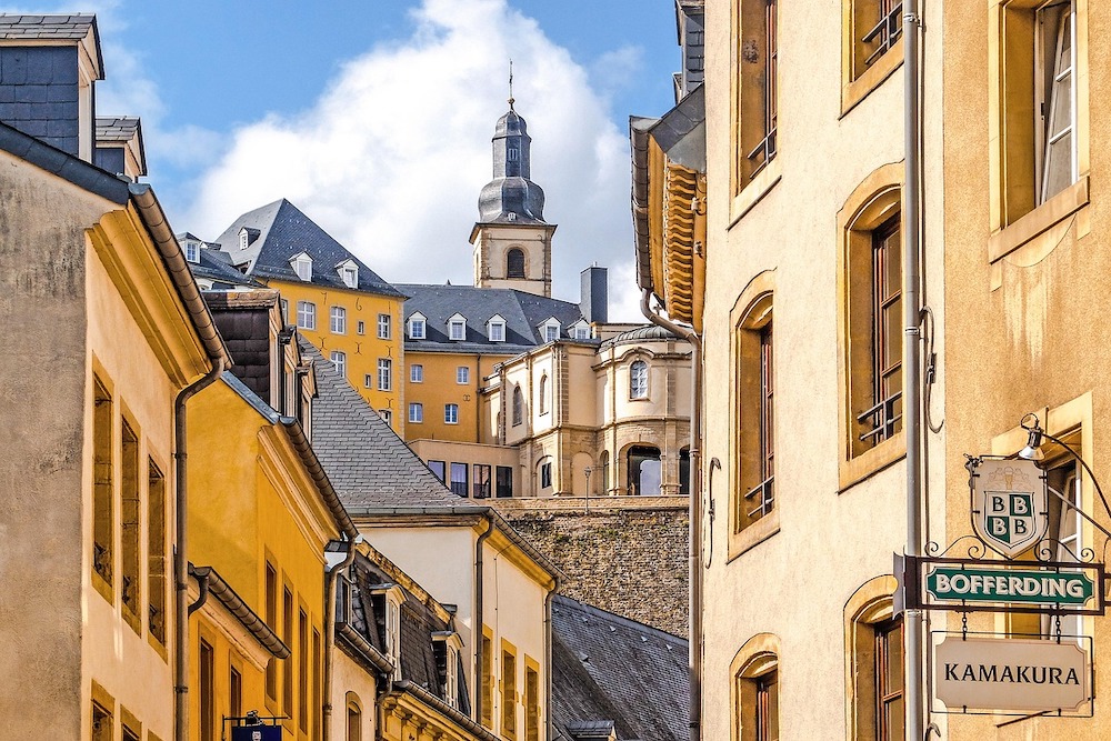 Een van de vele sfeervolle historische straatjes in het centrum van Luxemburg stad